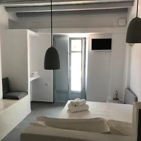 Theros Aparthotel *
